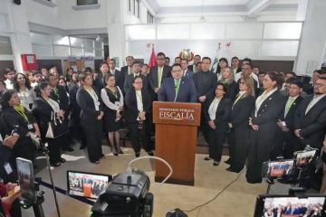 conferencia de prensa Roger Mariaca fiscal general bolivia