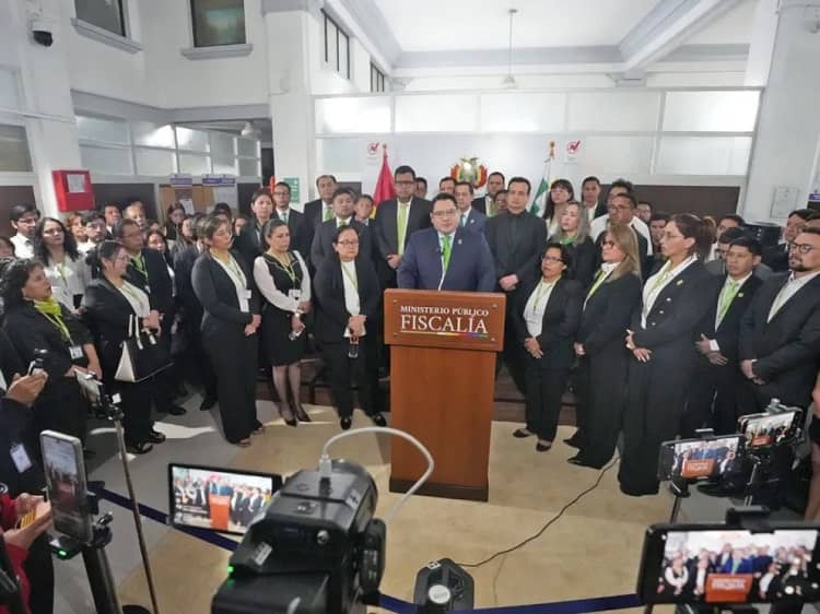 conferencia de prensa Roger Mariaca fiscal general bolivia
