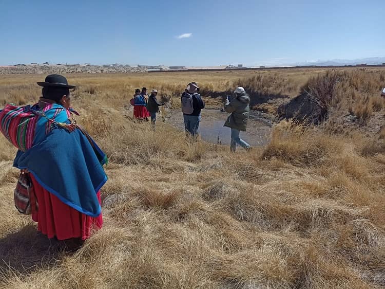 Viacha toma de muestras de agua contaminada
