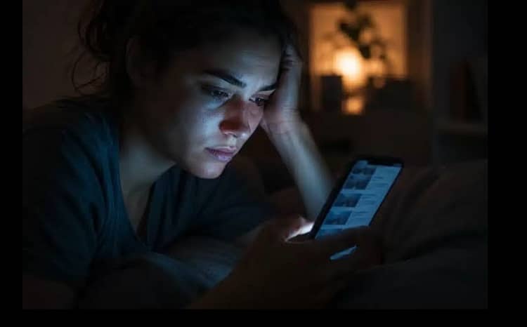 scroll noticias redes sociales salud mental