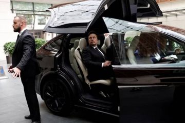 tesla puertas defectuosas